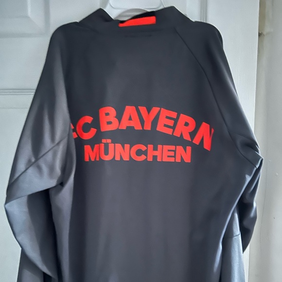 Fc Bayern Zip Up - Picture 2 of 3